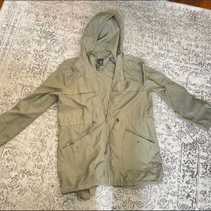Windbreak trench coat